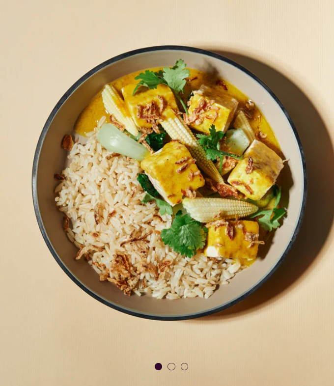 Tempeh Lite Coconut Yellow Curry with Lime Leaf, Fried Shallots, Steamed Greens, Baby Corn & Steamed Thai Red Rice